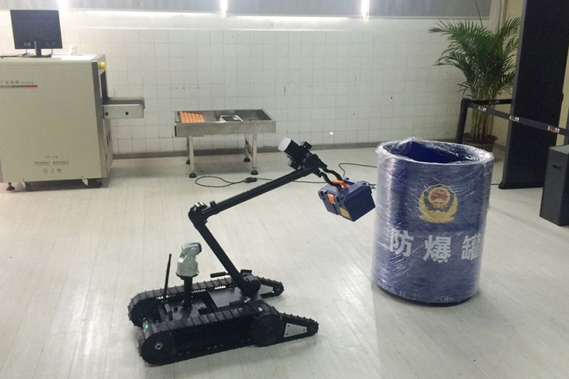 爆炸物排爆現(xiàn)場(chǎng)