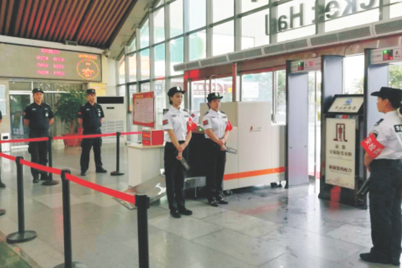 旅游景點安檢現(xiàn)場